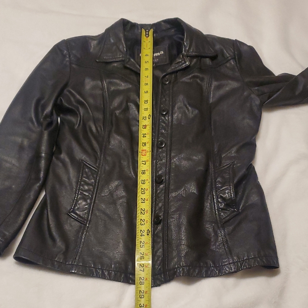 Wilsons Leather Maxima Women's Sleek Black Leather Jacket - Picture 8 of 9